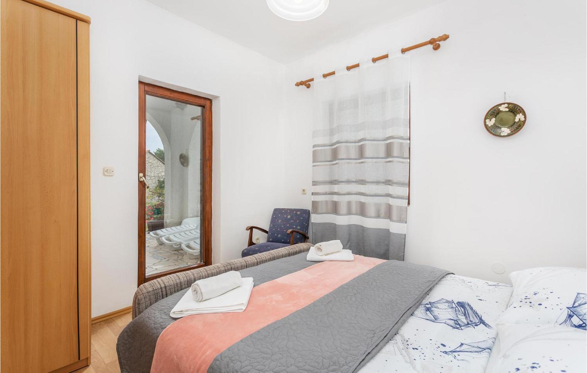 Beautiful Apartment In Malinska With Wifi מראה חיצוני תמונה