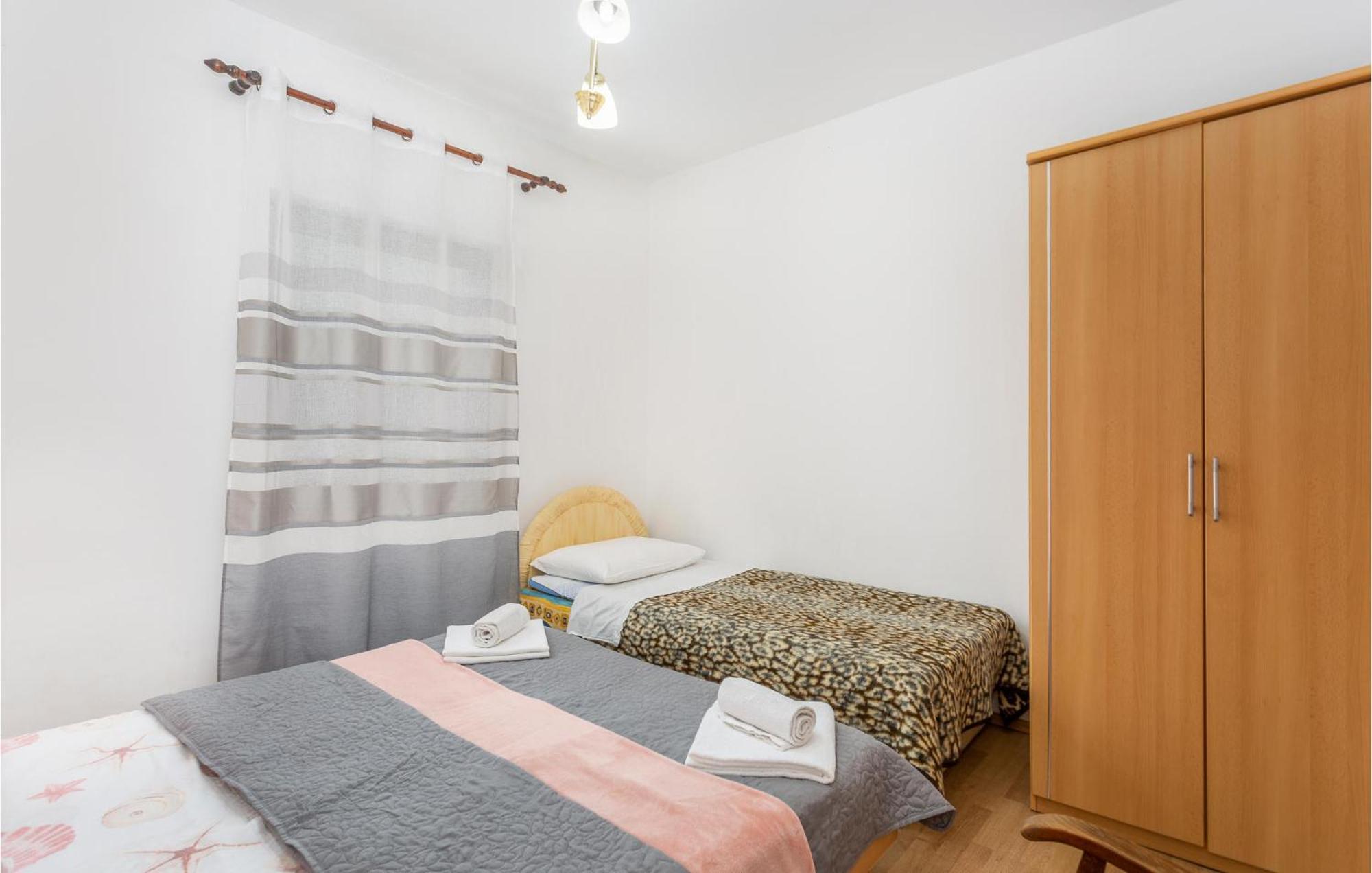 Beautiful Apartment In Malinska With Wifi מראה חיצוני תמונה