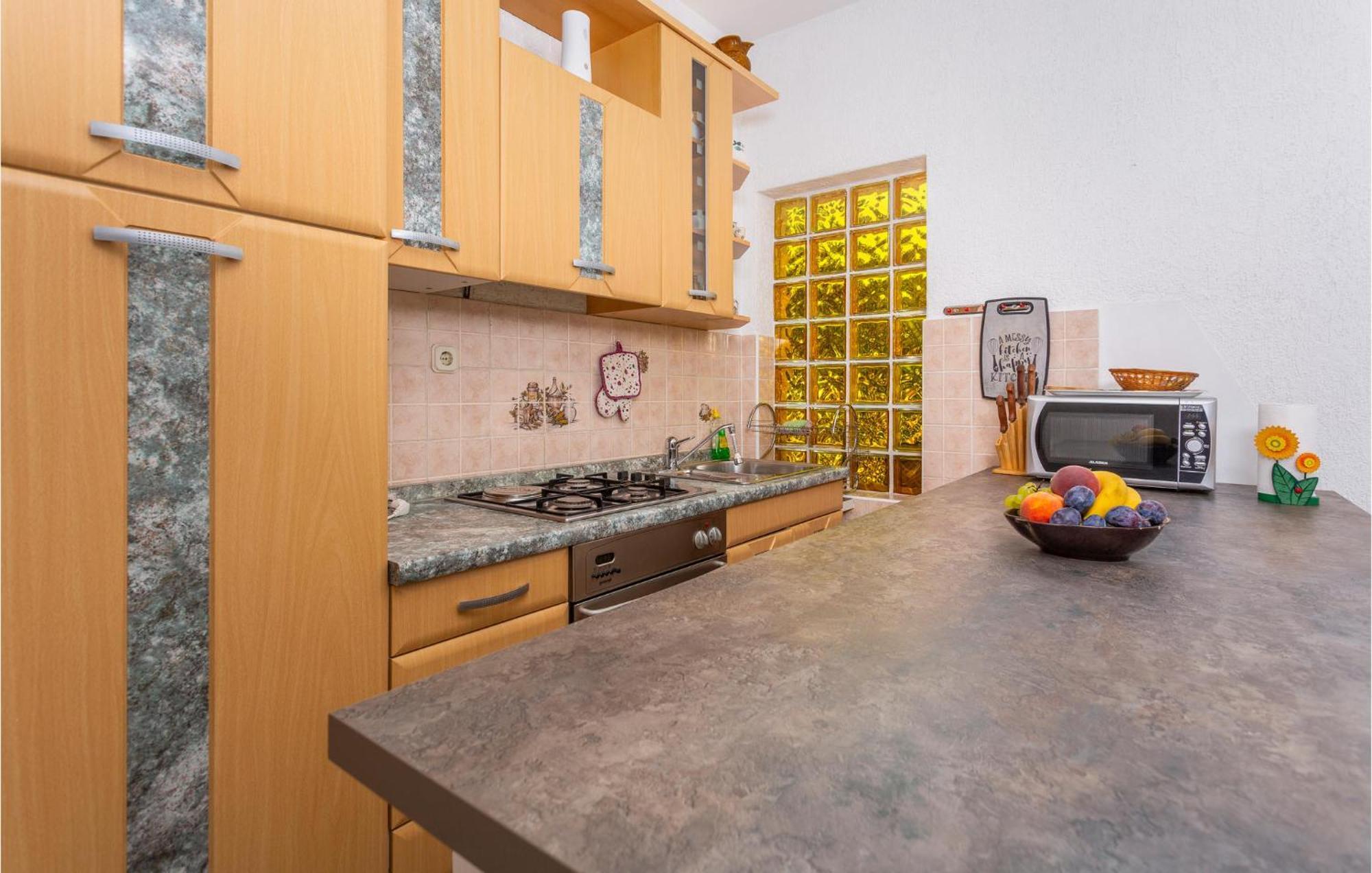 Beautiful Apartment In Malinska With Wifi מראה חיצוני תמונה