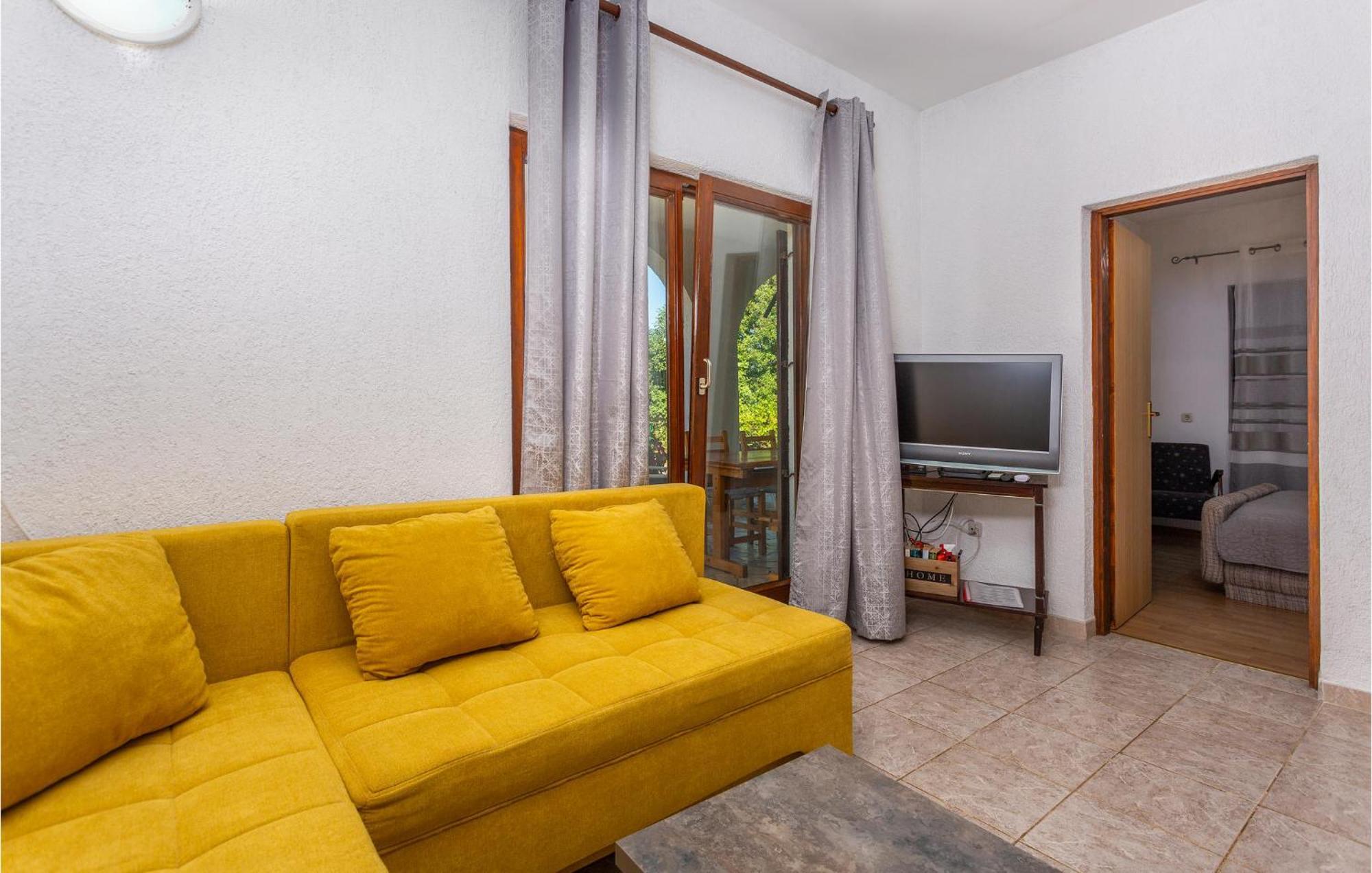 Beautiful Apartment In Malinska With Wifi מראה חיצוני תמונה
