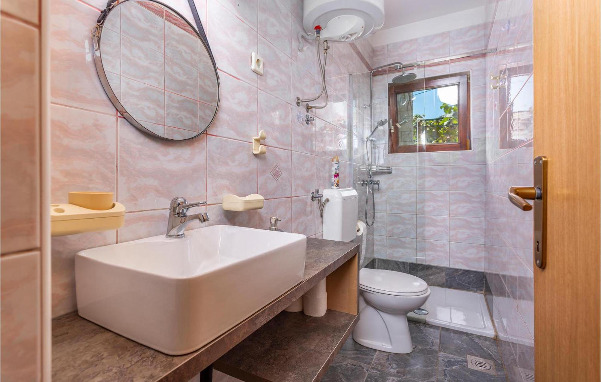 Beautiful Apartment In Malinska With Wifi מראה חיצוני תמונה